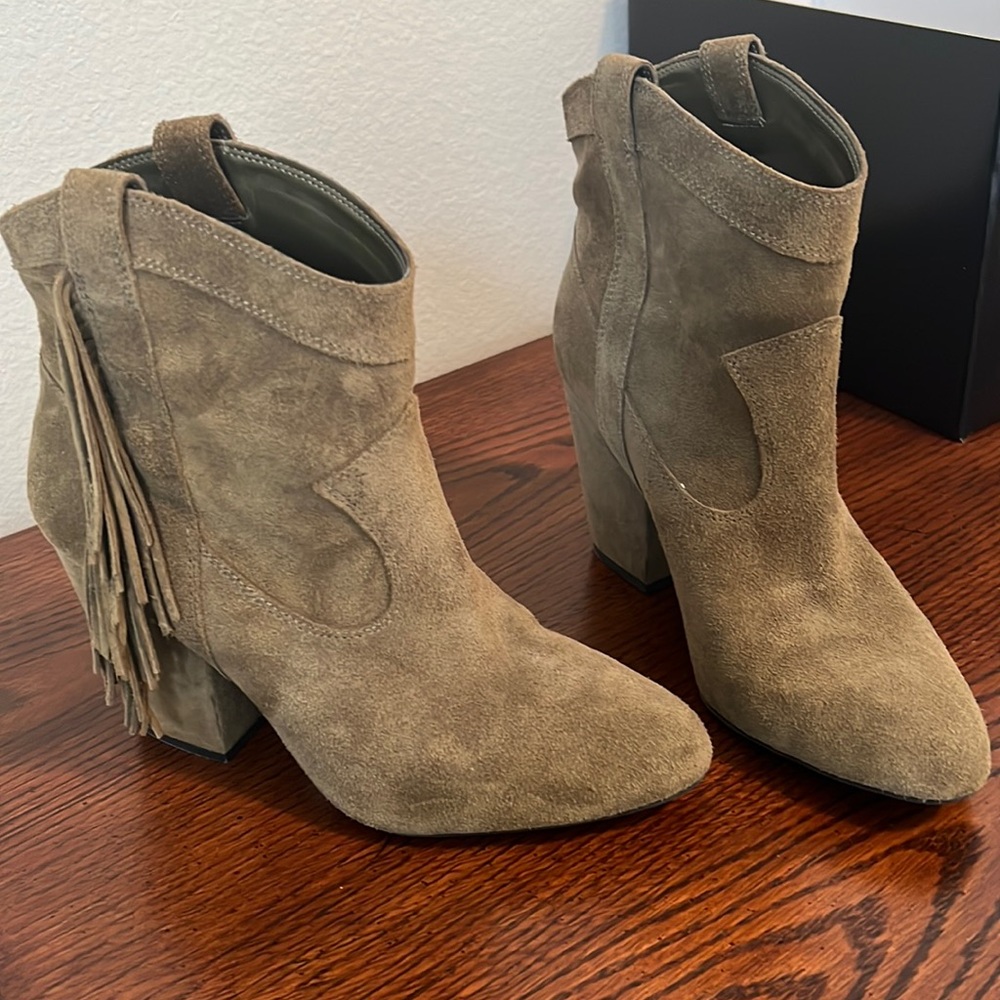 Jessica Simpson Olive suede booties with tassels size 8.5